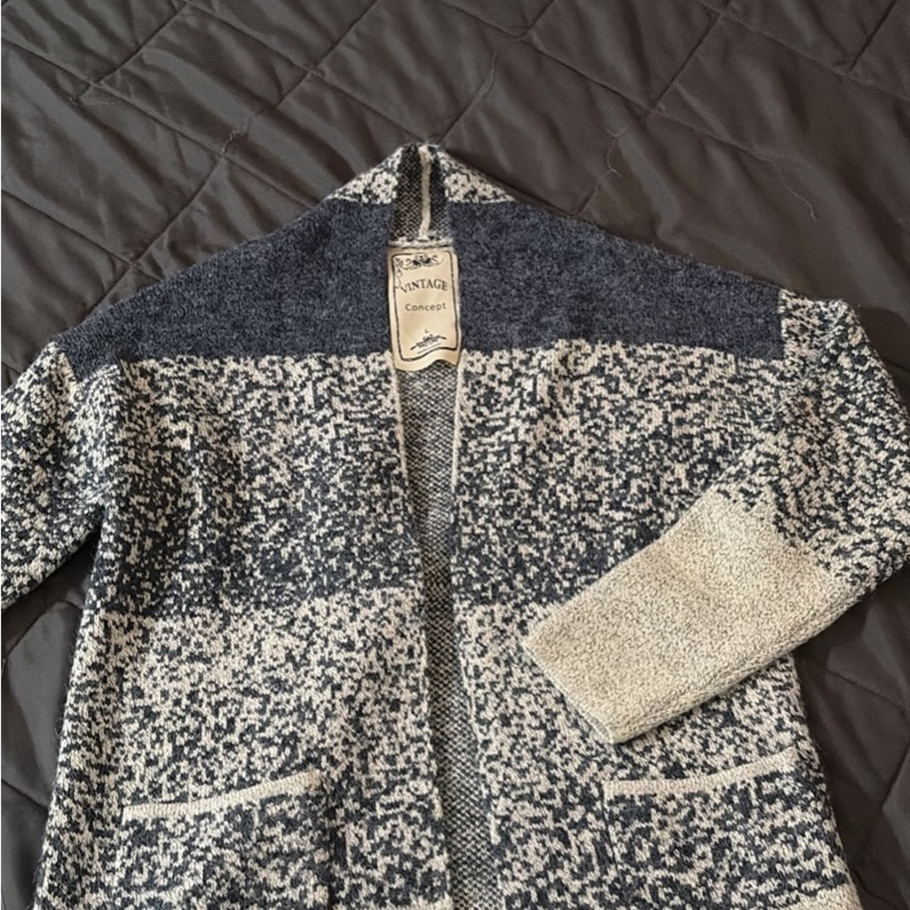 Vintage Concept Navy and Cream Knit Sweater